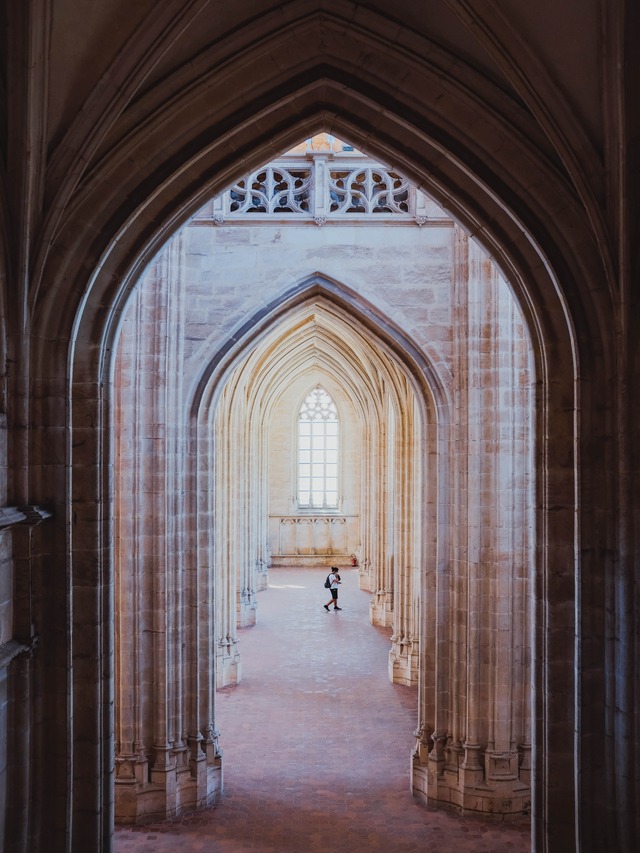 vertical-shot-arch-shaped-hallways-old-building (1)