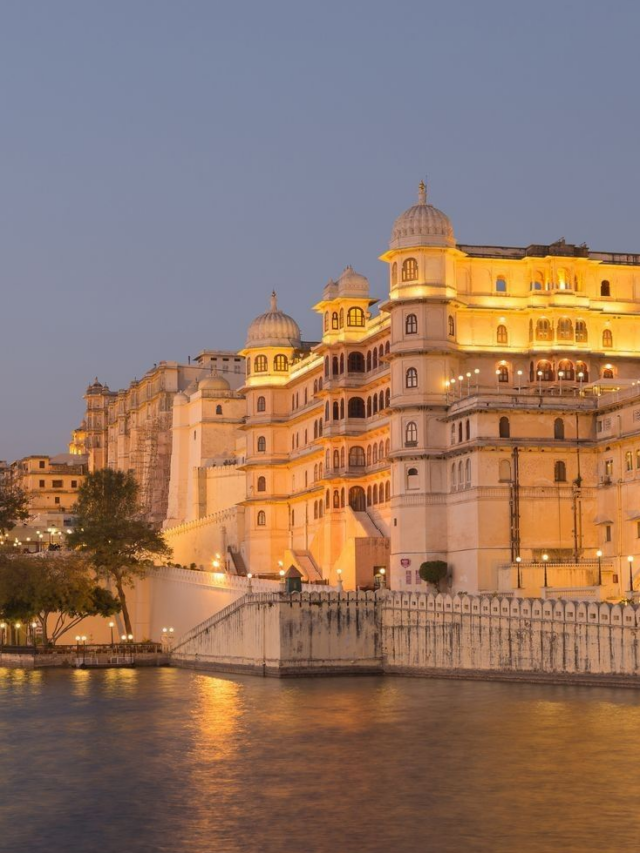 Udaipur Travel Guide – Best Places, Lakes & Royal Experiences